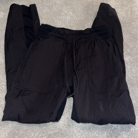 Beyond the studio pants - Picture 3 of 3